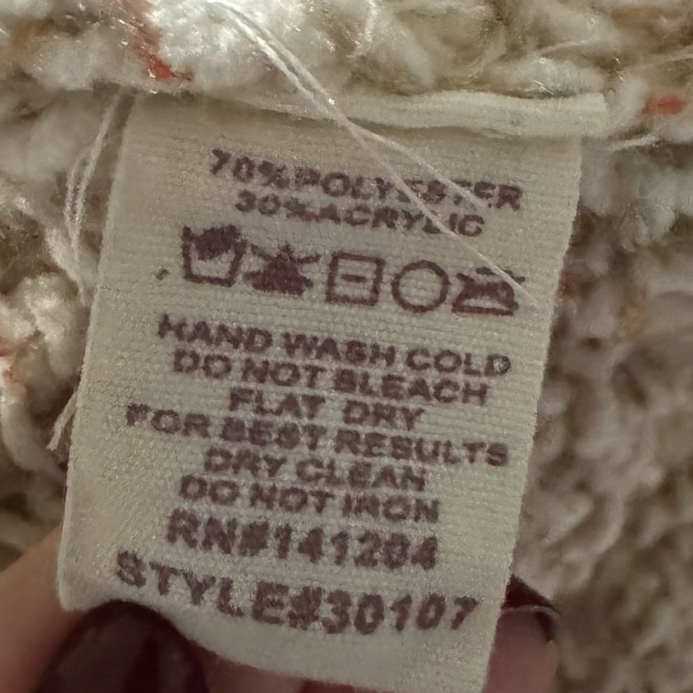 Hem & Thread women’s sweater size Medium.  Like new. - Picture 8 of 8